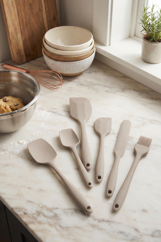6'lı Bej Silikon Spatula Seti | Isıya Dayanıklı Silikon Mutfak Gereçleri | Hamur Kazıyıcı, Pasta Spatulası, Silikon Fırça | Yapışmaz Tencere ve Tava Uyumlu